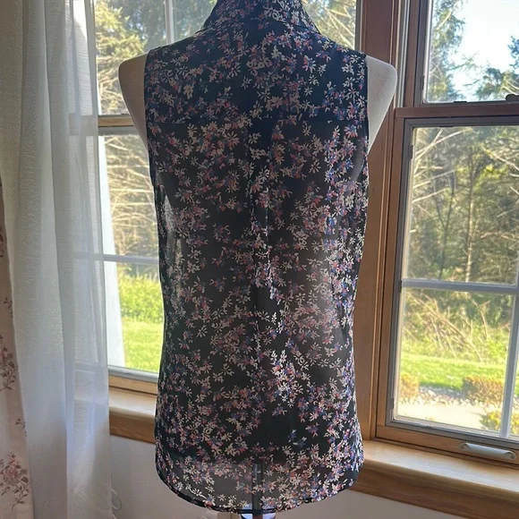 Express: Floral Sheer Sleeveless Top (EUC) - Picture 9 of 9